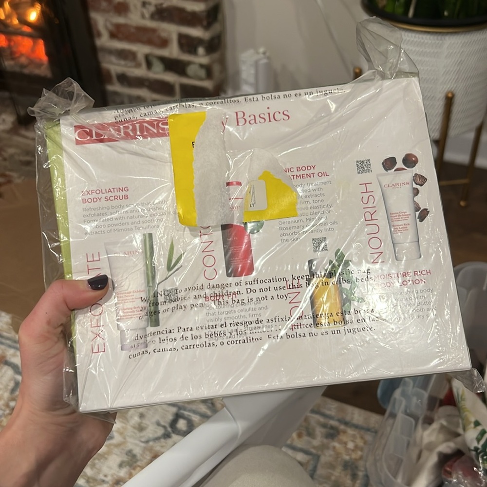 Clarins Body Basics full size kit NEW - Picture 2 of 2